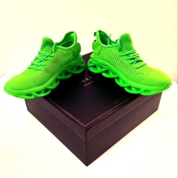 NWT NIB🎁FREE GIFT INCLUDED Sneakers Stretch Knit Upper Texture Rubber Outsole - Picture 4 of 10